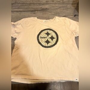 47 Womens’s Beige Steelers Short Sleeve Tee Size Xl